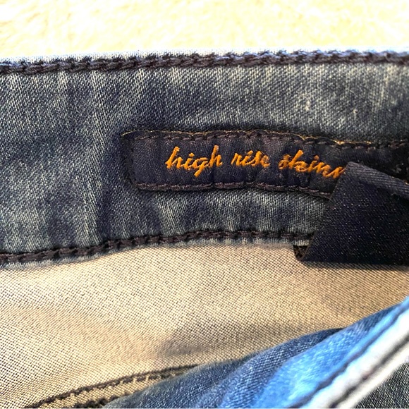 Seven7 High Rise skinny jeans color euphoria light wiskering - Picture 11 of 15